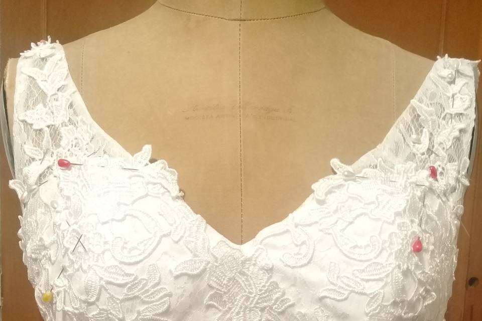 Detalle del escote del vestido