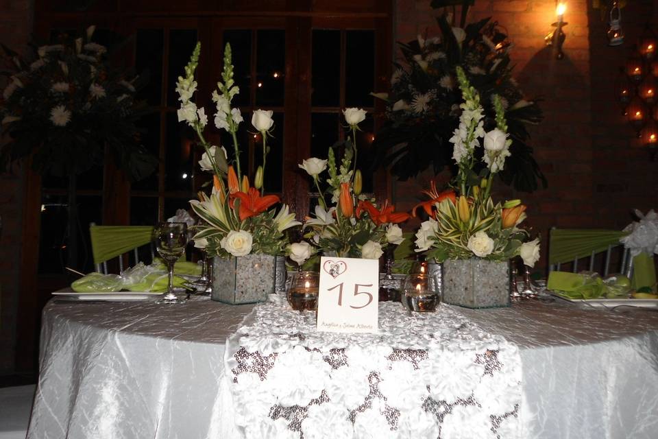 Diseño especial mesa de novios