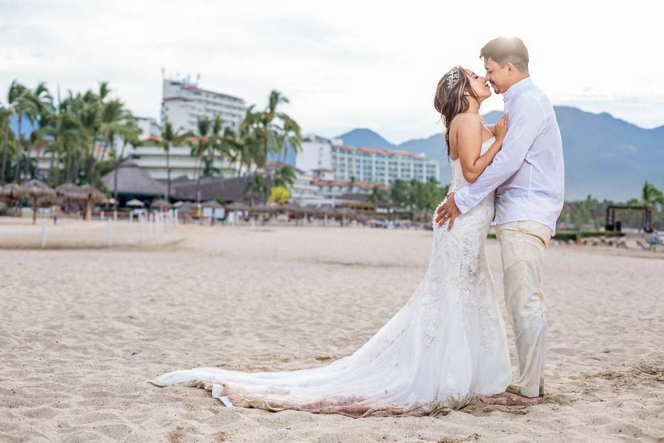 Novios en la playa