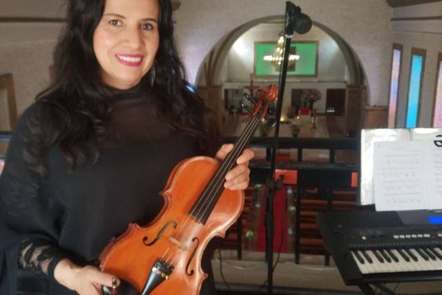 Mafe Romero Violinista y Cantante