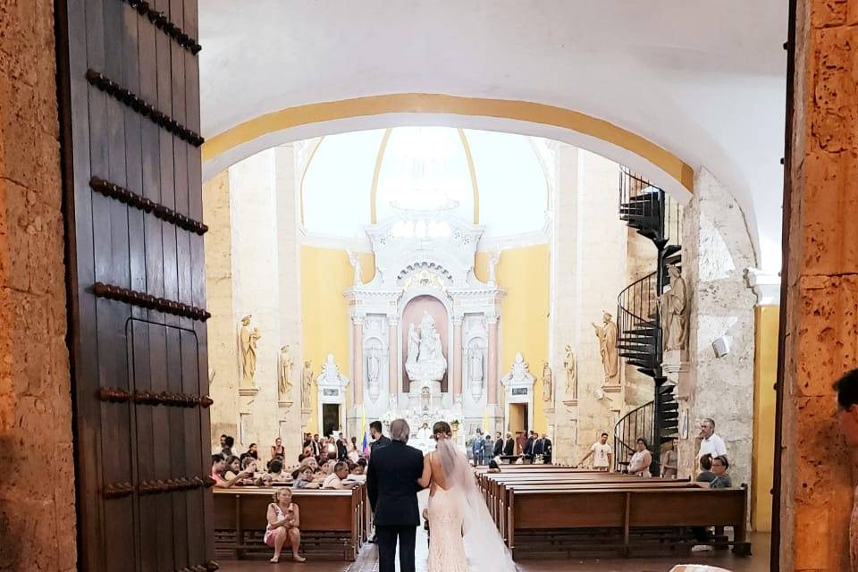 Boda en camaro iglesia