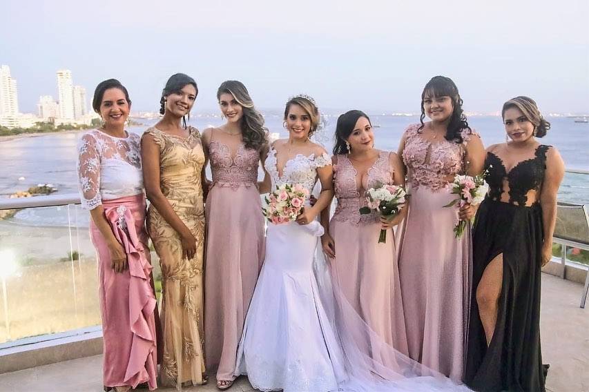 Novia, damas, invitadas