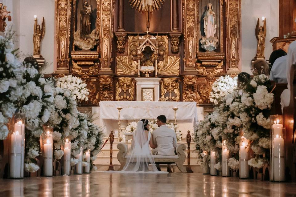 Pareja en el altar