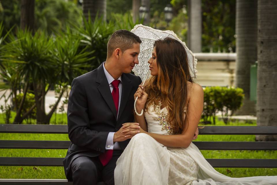 Pareja en plaza