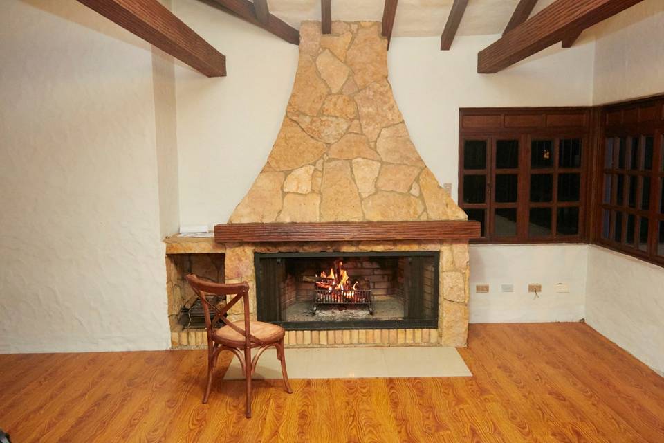 Sala con chimenea