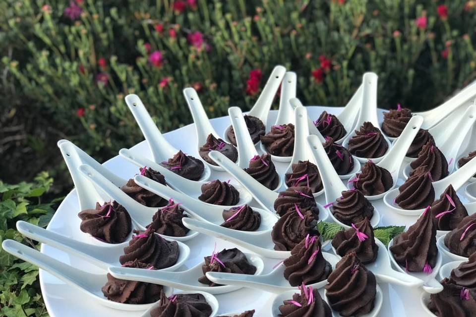 Chocolate mousse con flores