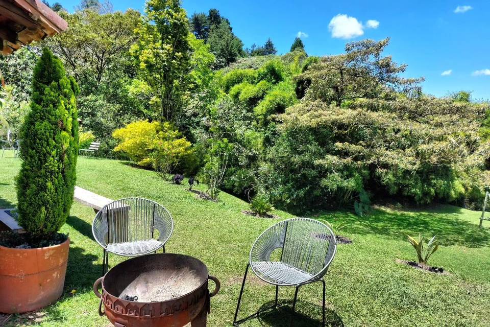 Sillas en el campo