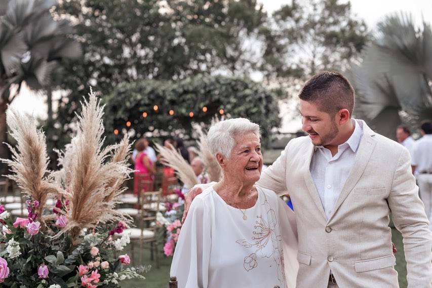 El novio y su abuela