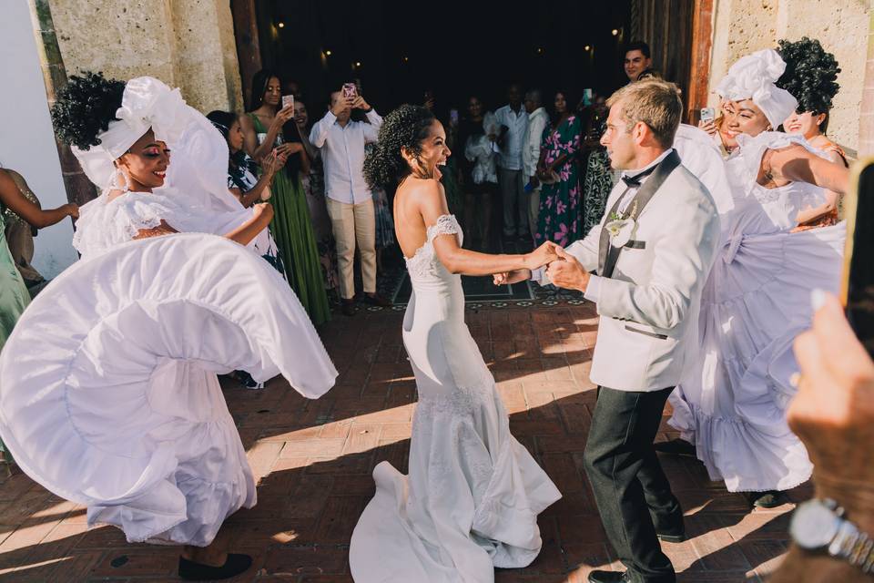 Novios bailando