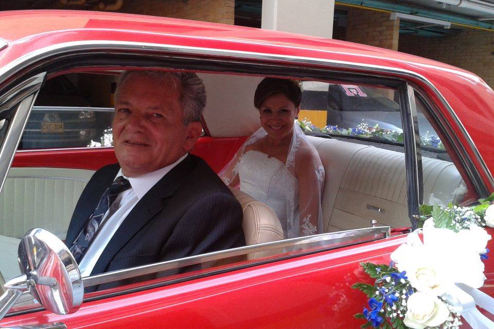 El conductor y la feliz novia
