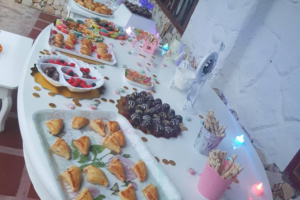 Mesa de postres de dulce y sal