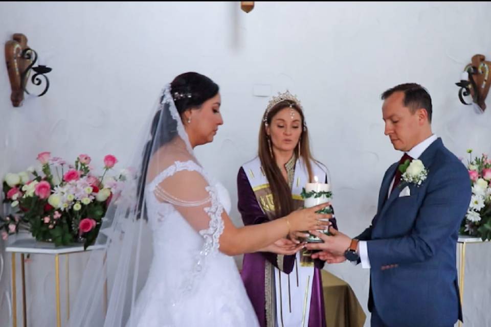 Sacerdotisa Oficiante de Bodas