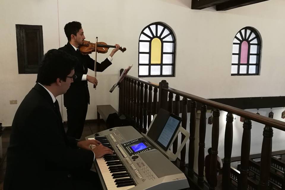 Pianista y violinista