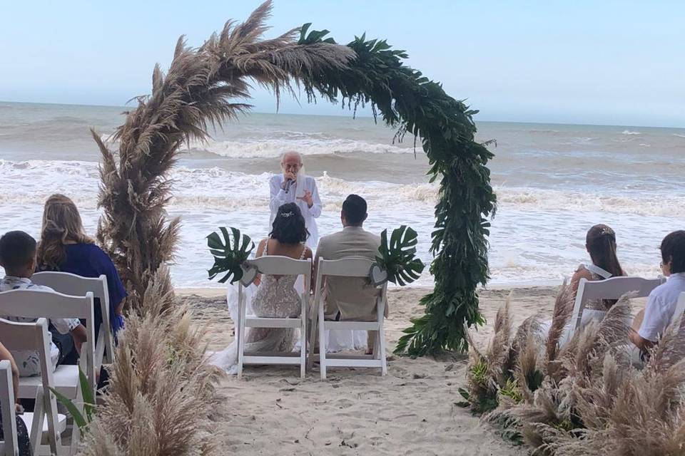 Cereonia simbólica en la playa