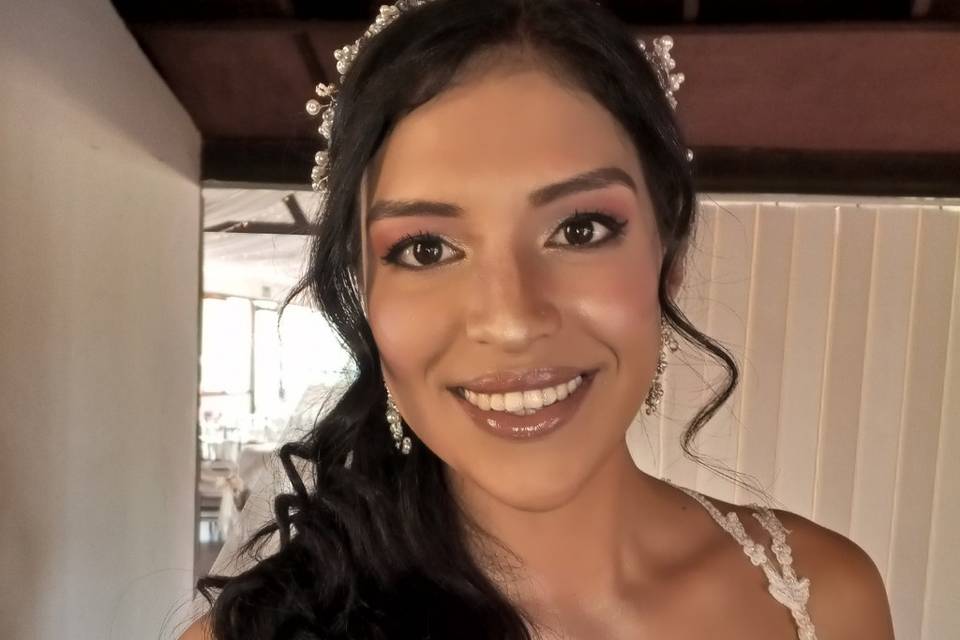 Peinado y maquillaje