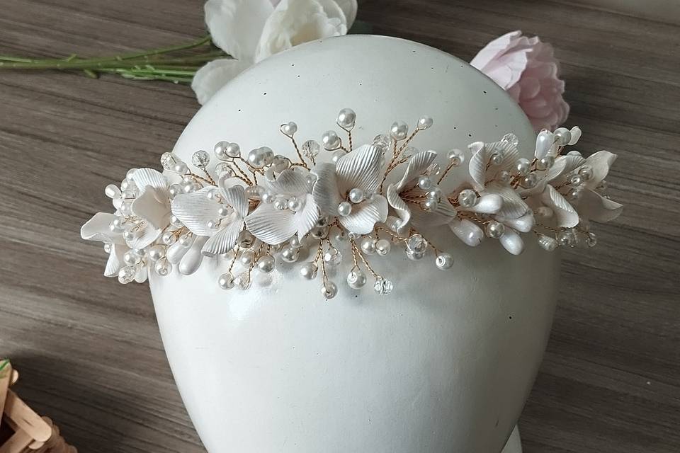 Tiara floral para novias