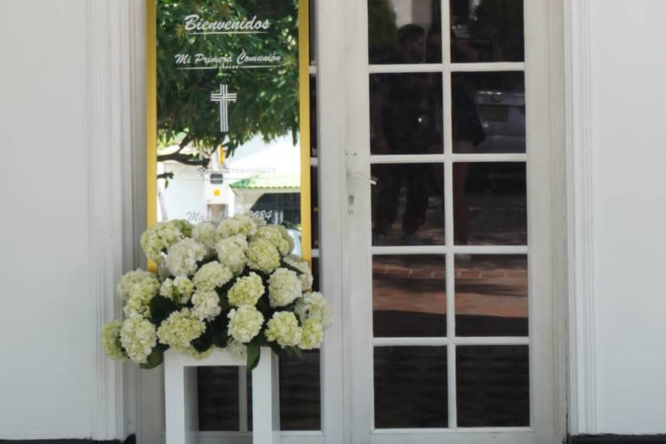 Puerta de cristal blanca con espejo para fotos