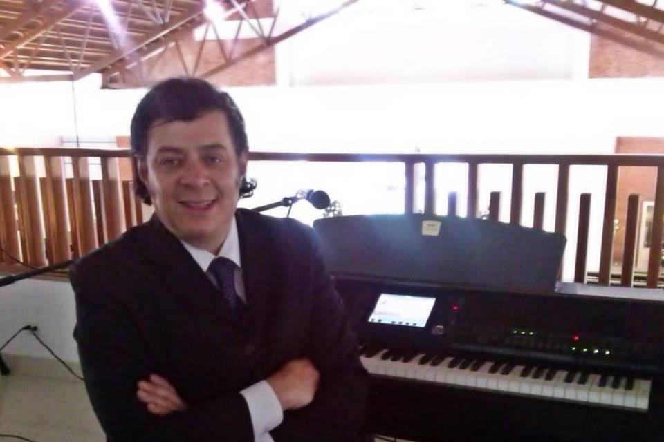 Organista Pianista Cantante