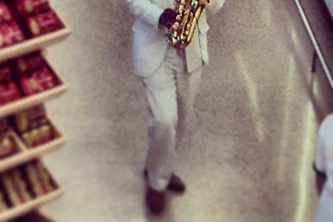 Saxofón por los pasillo