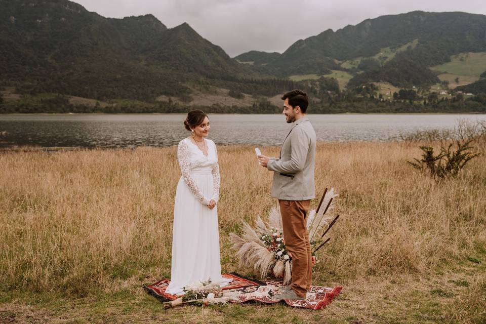 Boda en el Néusa - Lorena Urno