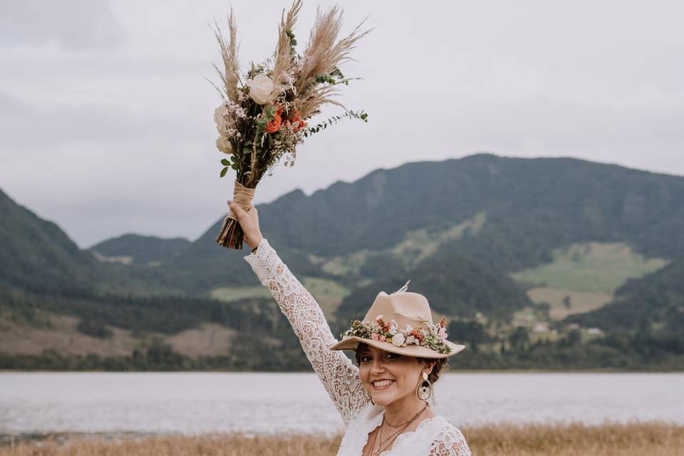 Boda en el Néusa - Lorena Urno