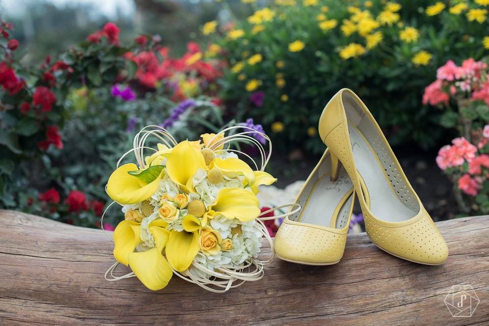 Zapatos y bouquet