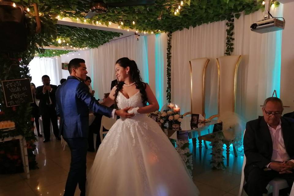 Baile oficial de esposos