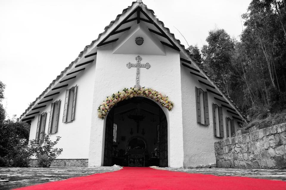 Iglesia a blanco y negro