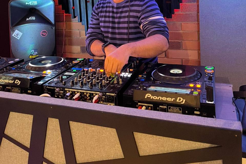 DJ Guillermo Castro