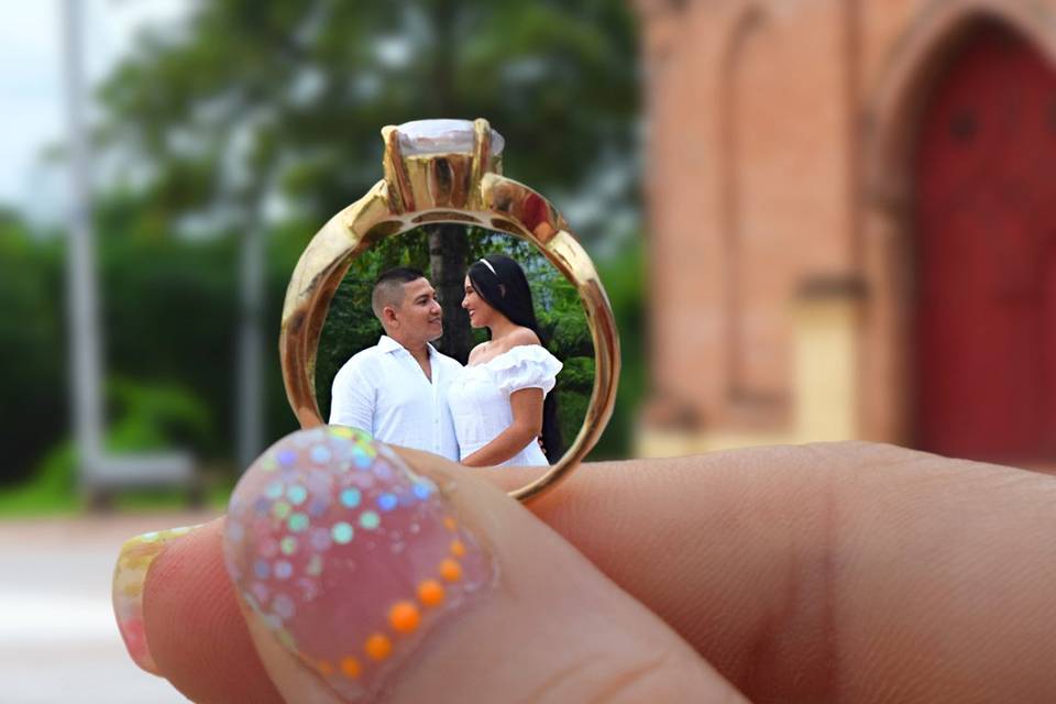 Novios en anillo