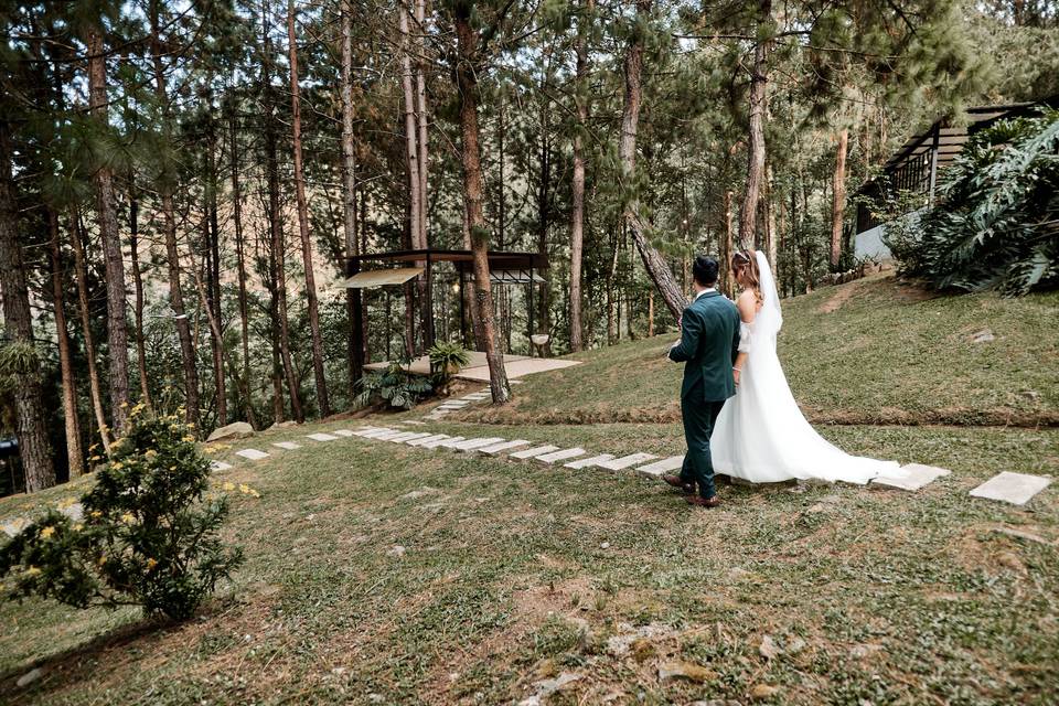 Novios en el bosque