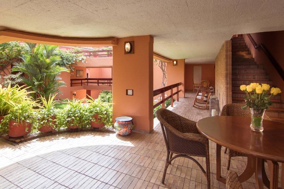 Pasillo jardín interior