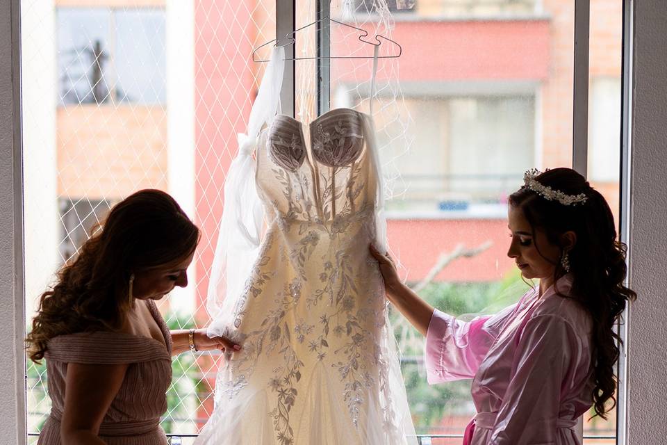 Vestido en la ventana