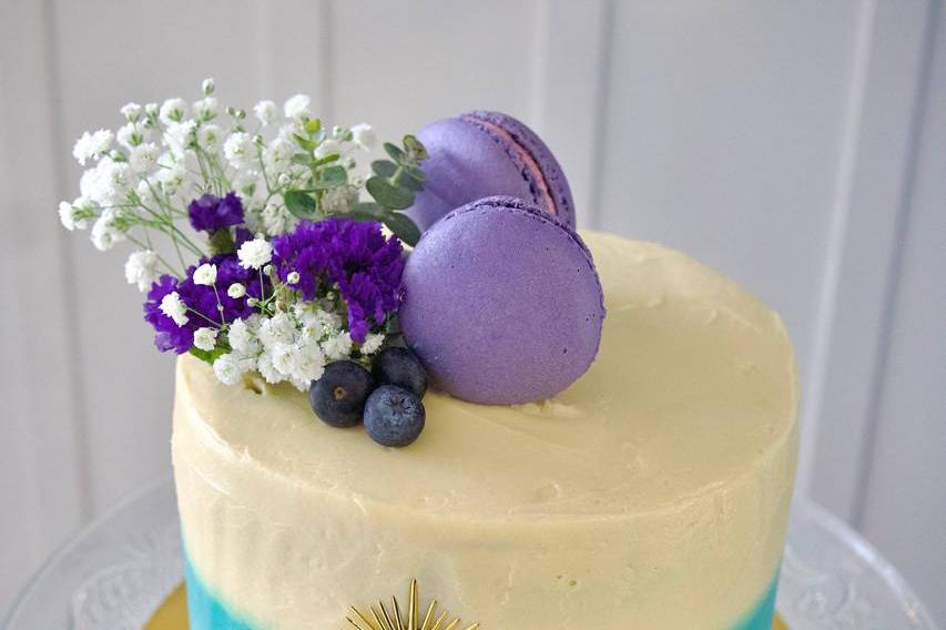 Torta en morado y azul