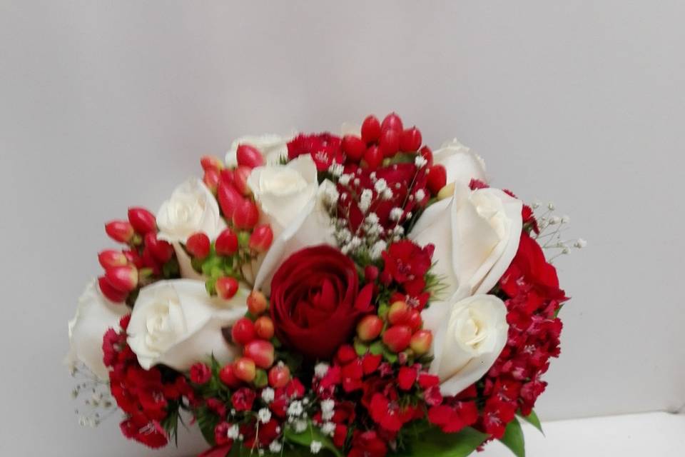 Bouquet rojo primaveral