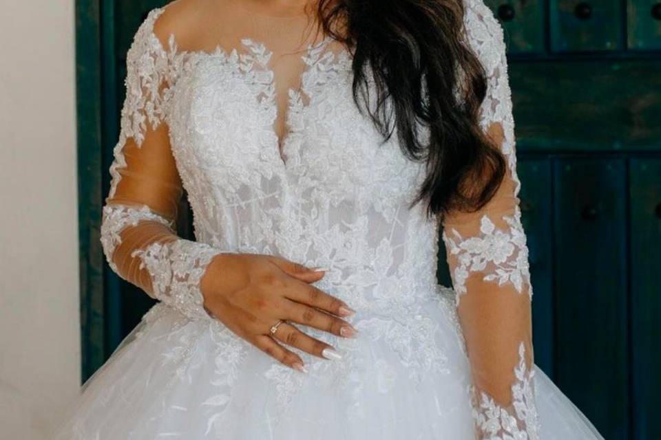 ‎ Novia con vestido corte princesa