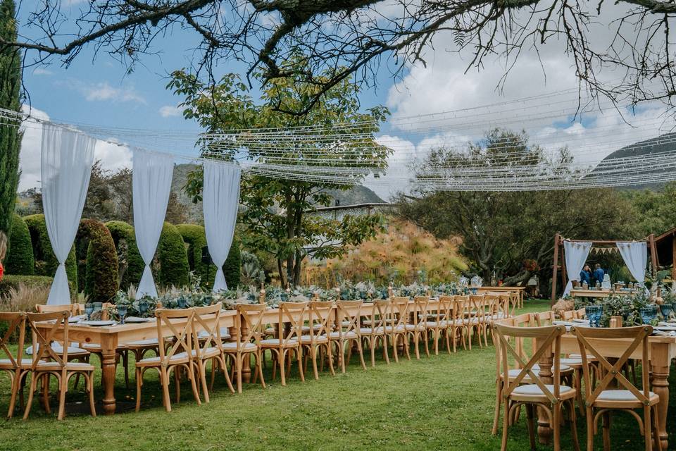 Montaje de un evento en jardín