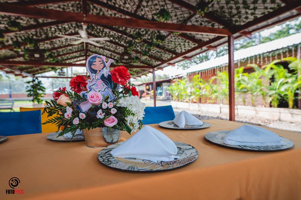 Espacio con zonas al aire libre para festejos