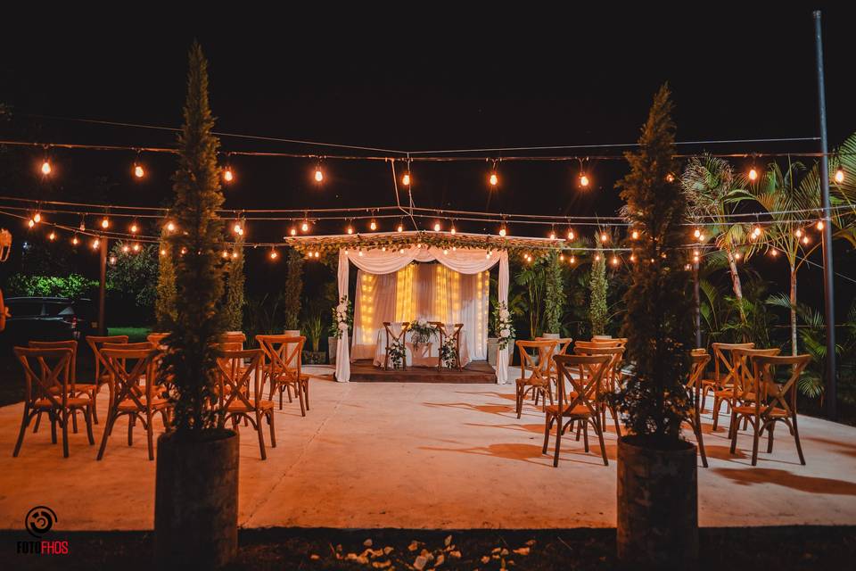 Espacio con zonas al aire libre para festejos