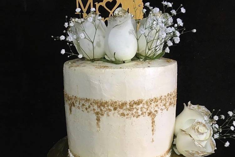 Torta en con textura dorada