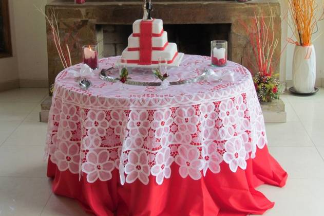 Mesa con pastel