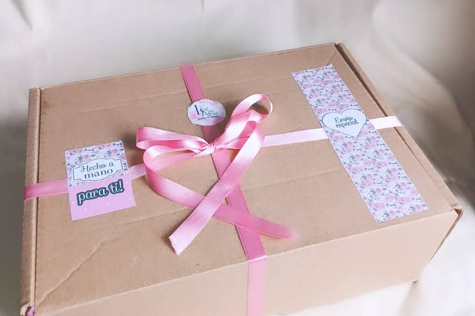 Caja personalizada con lazo rosa