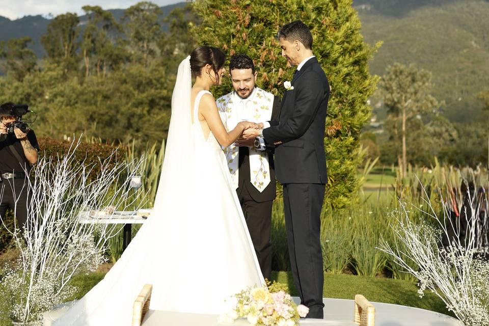 Oficiante de Bodas Hover