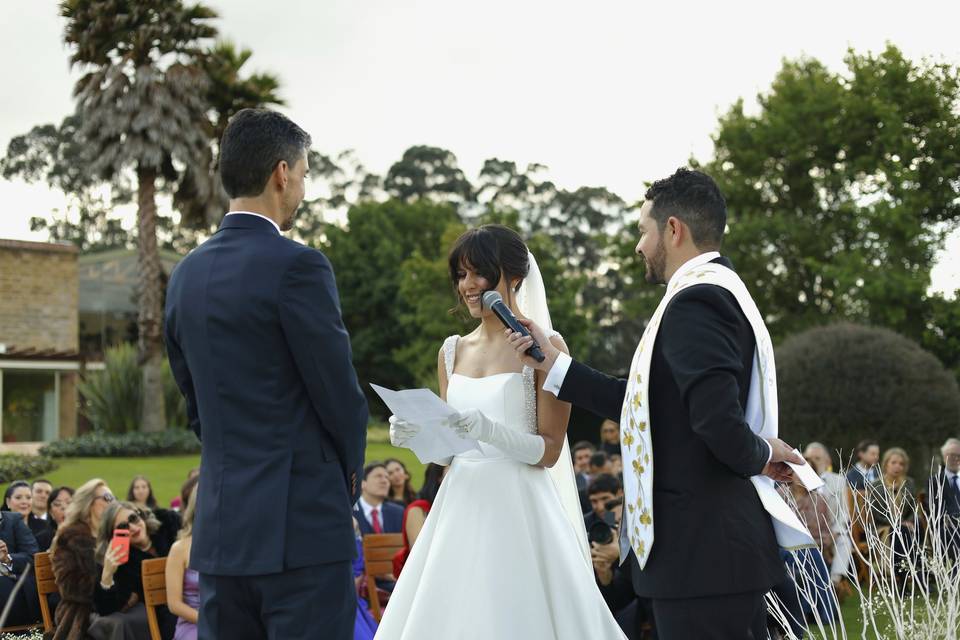 Oficiante de Bodas Hover