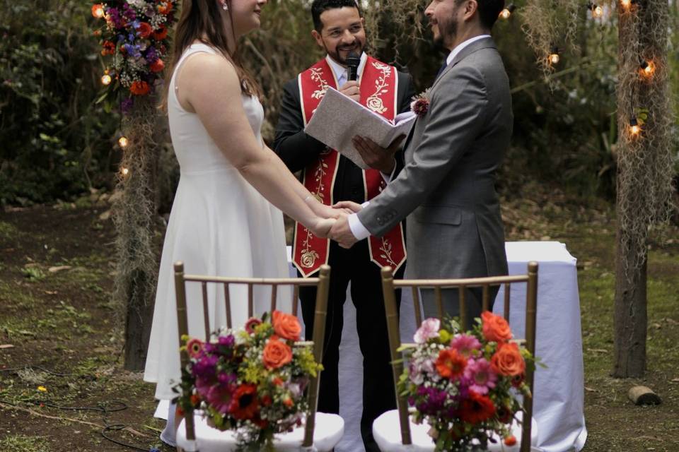 Sacerdotisa y oficiante de bodas