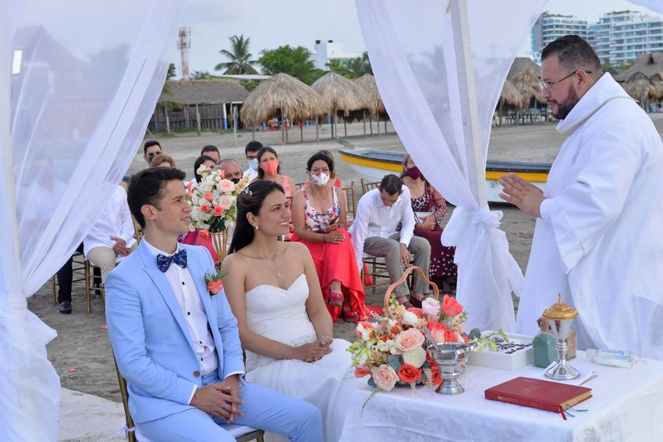 Boda católica en la playa