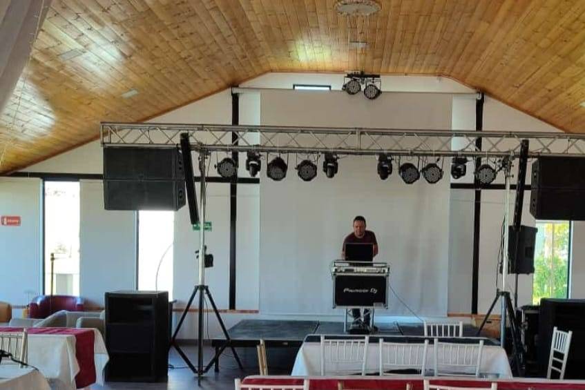 Equipo de luces y sonido