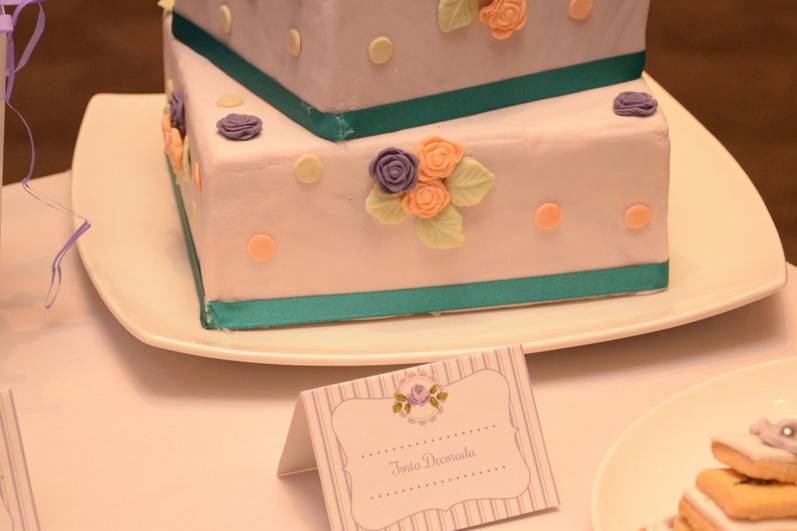 Mesa cupcakes y torta