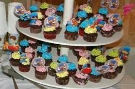 Kids, mini cupcakes