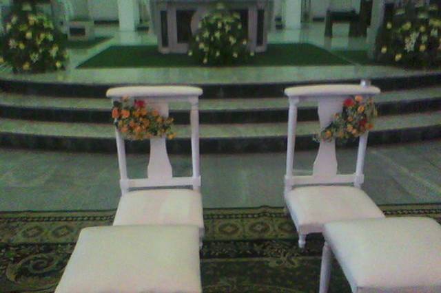Altar y reclinatorios